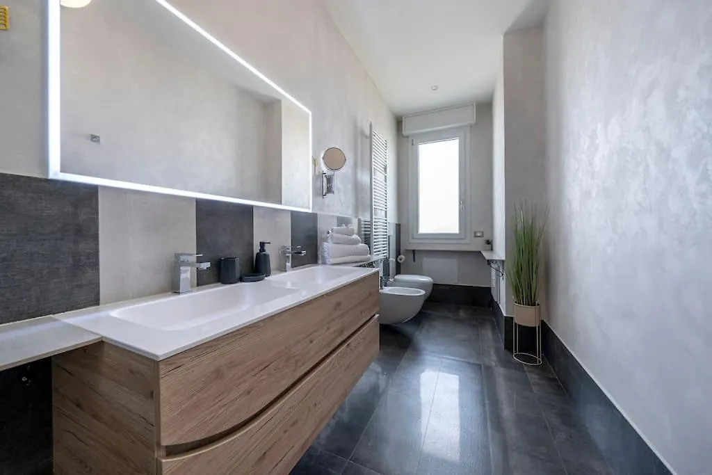 Via Indipendenza - Attico Di Lusso Con Piscina Daire Bolonya