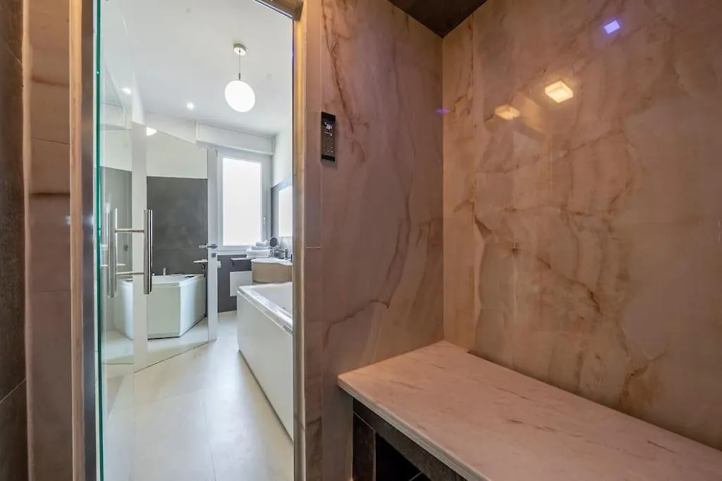 Via Indipendenza - Attico Di Lusso Con Piscina Daire Bolonya 0*,  İtalya