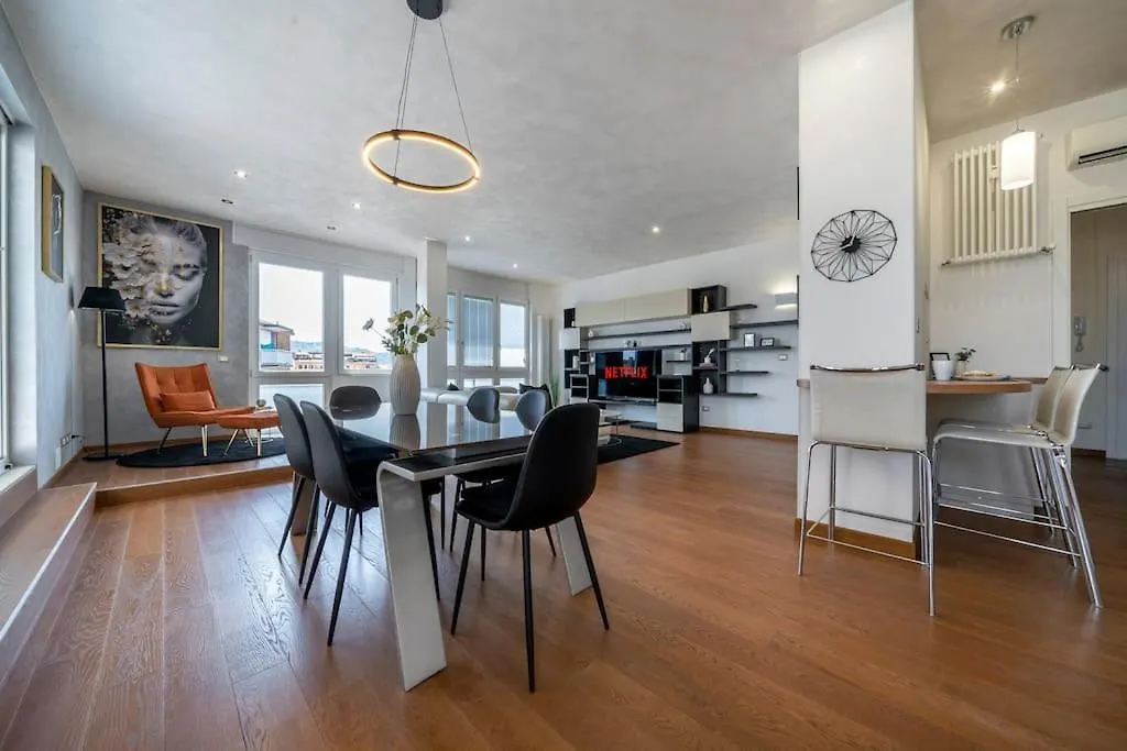 Via Indipendenza - Attico Di Lusso Con Piscina Daire Bolonya