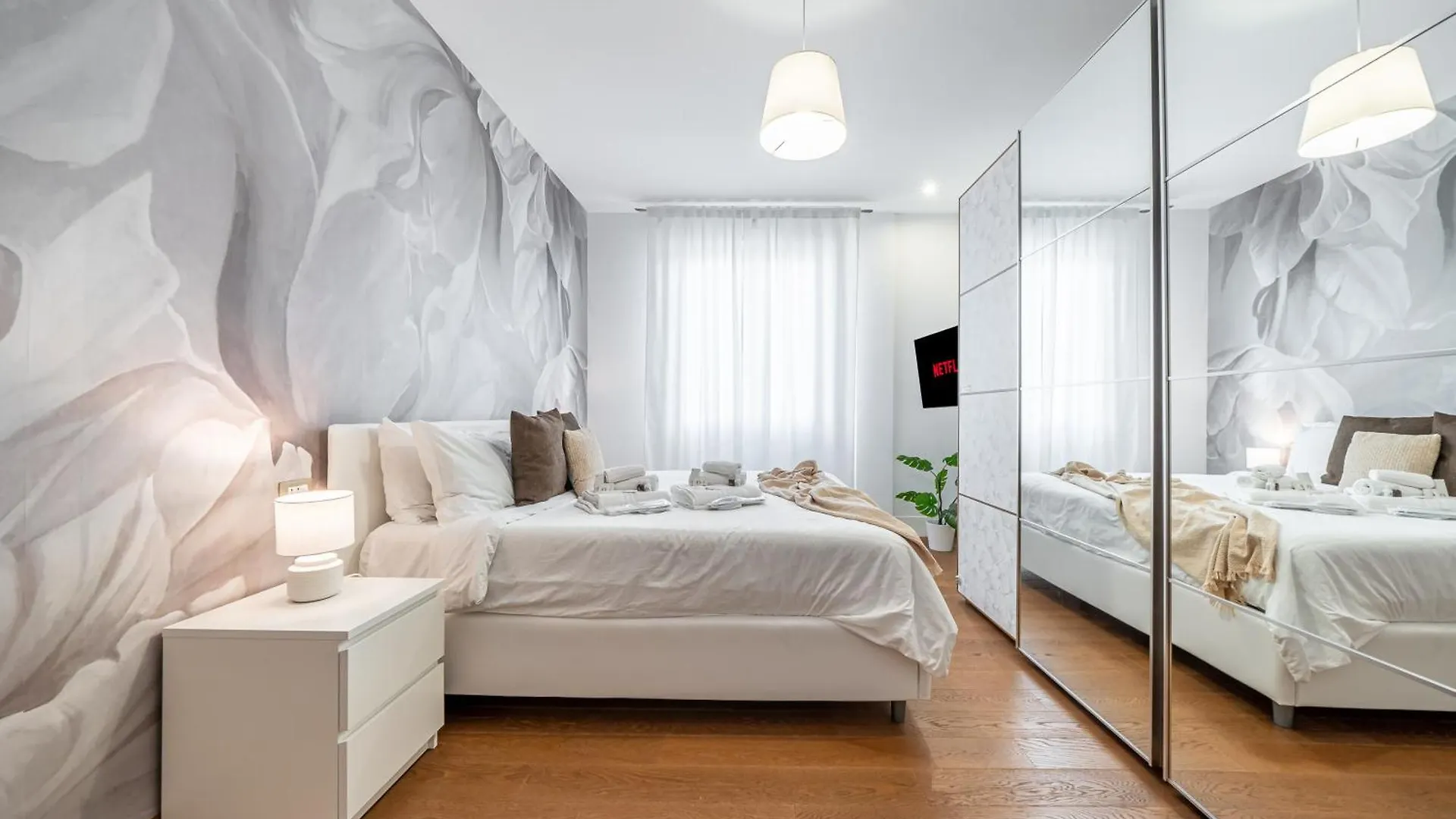 Via Indipendenza - Attico Di Lusso Con Piscina Daire Bolonya