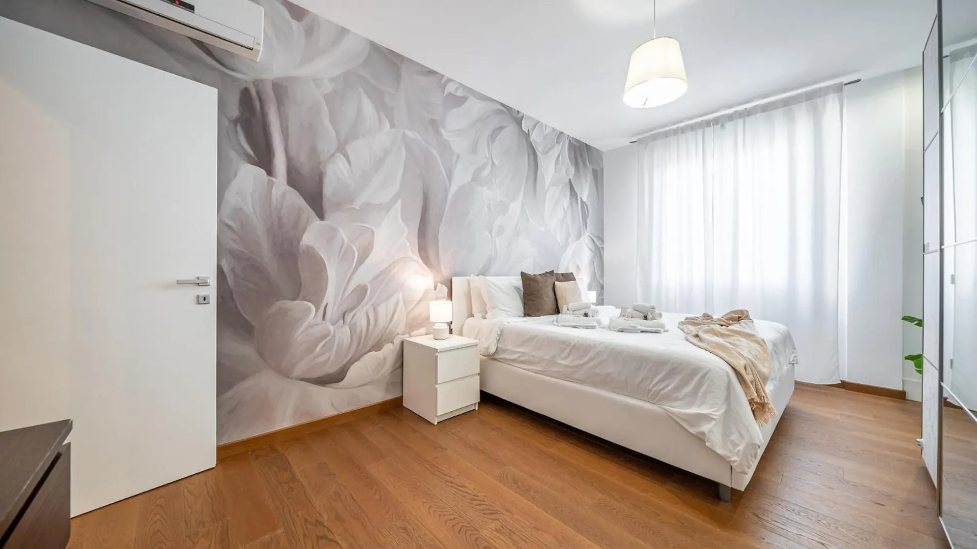 Via Indipendenza - Attico Di Lusso Con Piscina Daire Bolonya